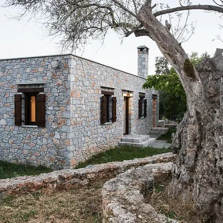 Aradena Traditional House 4 *