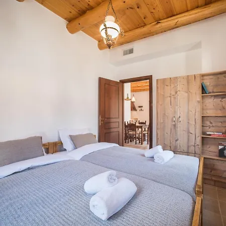 Aradena Traditional House 4 Holiday home Aradhaina
