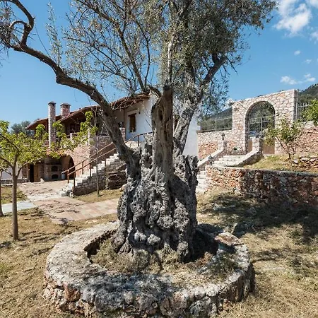 Holiday home Aradena Traditional House 4 *